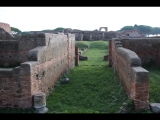 04178 ostia - regio i - insula viii - horrea (i,viii,2) - eingang - bli ri sueden.jpg